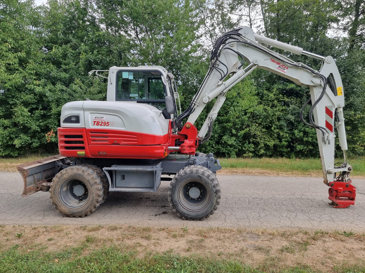 Takeuchi TB 295 W - Ekskavator me goma: foto 2 Takeuchi TB 295 W - Ekskavator me goma: foto 2