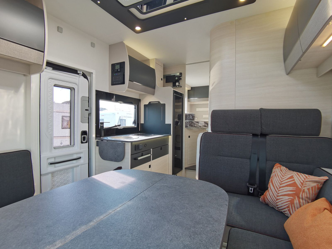 Chausson 627 TITANIUM /-2026- / 165PS - 8G. AUTOMATIK - Kamper gjysmë i integruar: foto 4 Chausson 627 TITANIUM /-2026- / 165PS - 8G. AUTOMATIK - Kamper gjysmë i integruar: foto 4