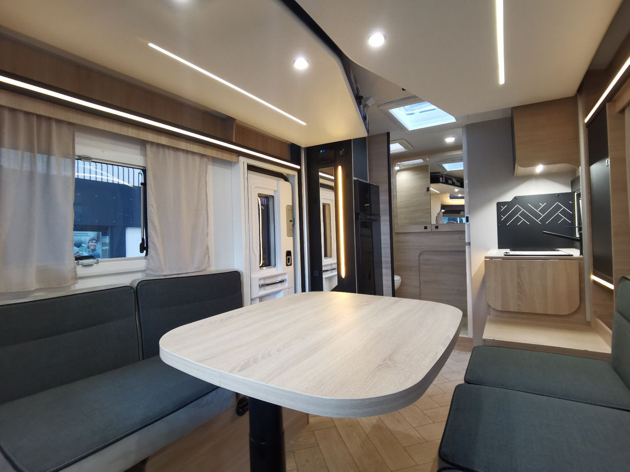 Kamper gjysmë i integruar Chausson 630 TITANIUM / - 2026 - / EINZEL.- HUBBETTEN: foto 8