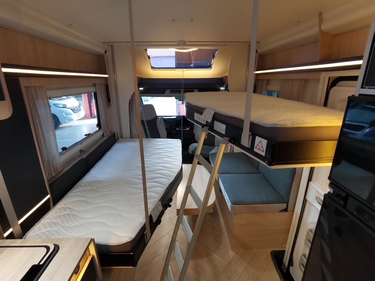 Kamper gjysmë i integruar Chausson 630 TITANIUM / - 2026 - / EINZEL.- HUBBETTEN: foto 13