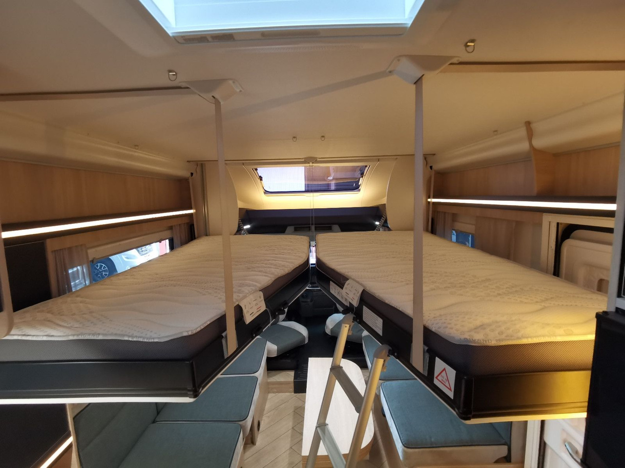 Kamper gjysmë i integruar Chausson 630 TITANIUM / - 2026 - / EINZEL.- HUBBETTEN: foto 9