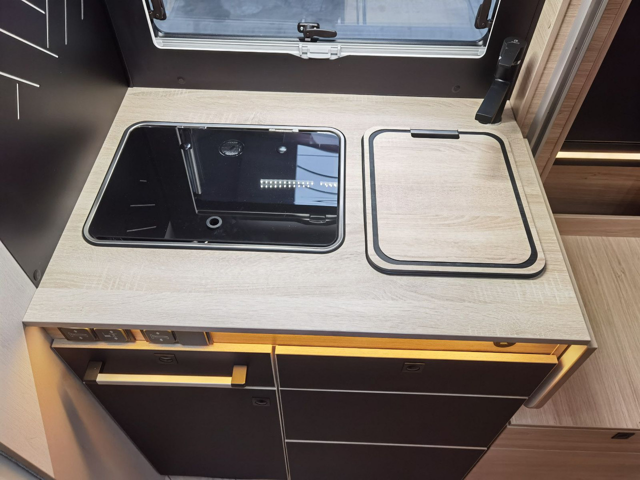 Kamper gjysmë i integruar Chausson 630 TITANIUM / - 2026 - / EINZEL.- HUBBETTEN: foto 10