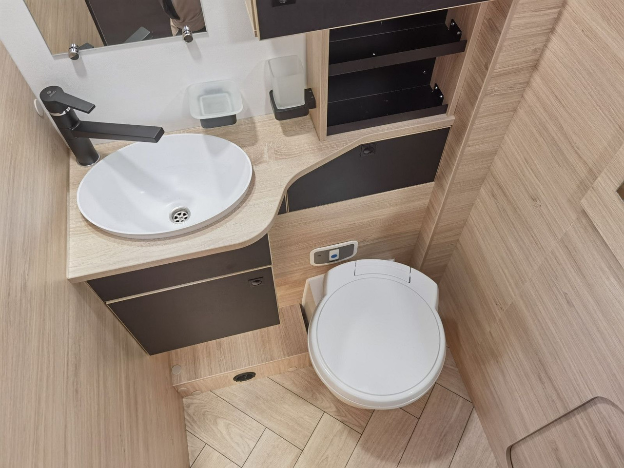 Kamper gjysmë i integruar Chausson 630 TITANIUM / - 2026 - / EINZEL.- HUBBETTEN: foto 16