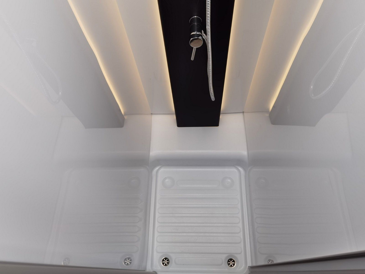 Kamper gjysmë i integruar Chausson 650 TITANIUM / - 2026 - / 165PS - 8G. / HUBBETT: foto 21