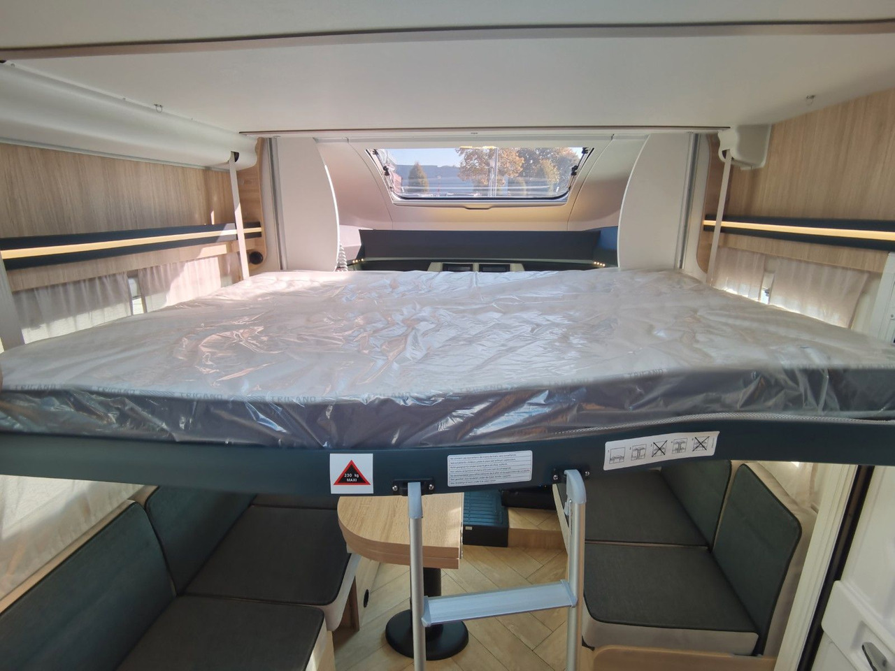 Kamper gjysmë i integruar Chausson 650 TITANIUM / - 2026 - / 165PS - 8G. / HUBBETT: foto 14