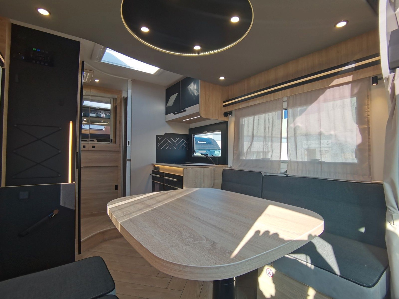 Kamper gjysmë i integruar Chausson 650 TITANIUM / - 2026 - / 165PS - 8G. / HUBBETT: foto 15