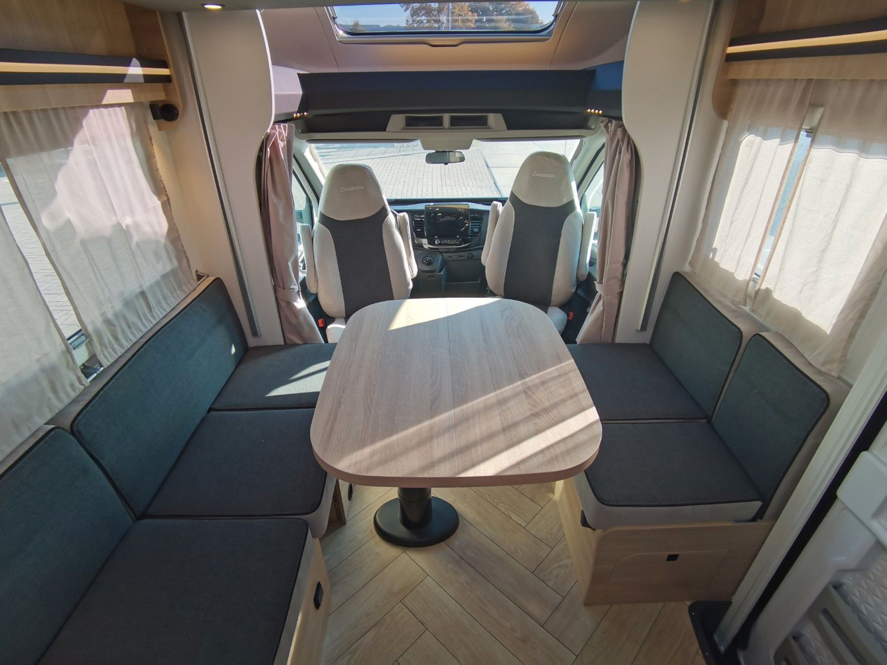 Kamper gjysmë i integruar Chausson 650 TITANIUM / - 2026 - / 165PS - 8G. / HUBBETT: foto 12