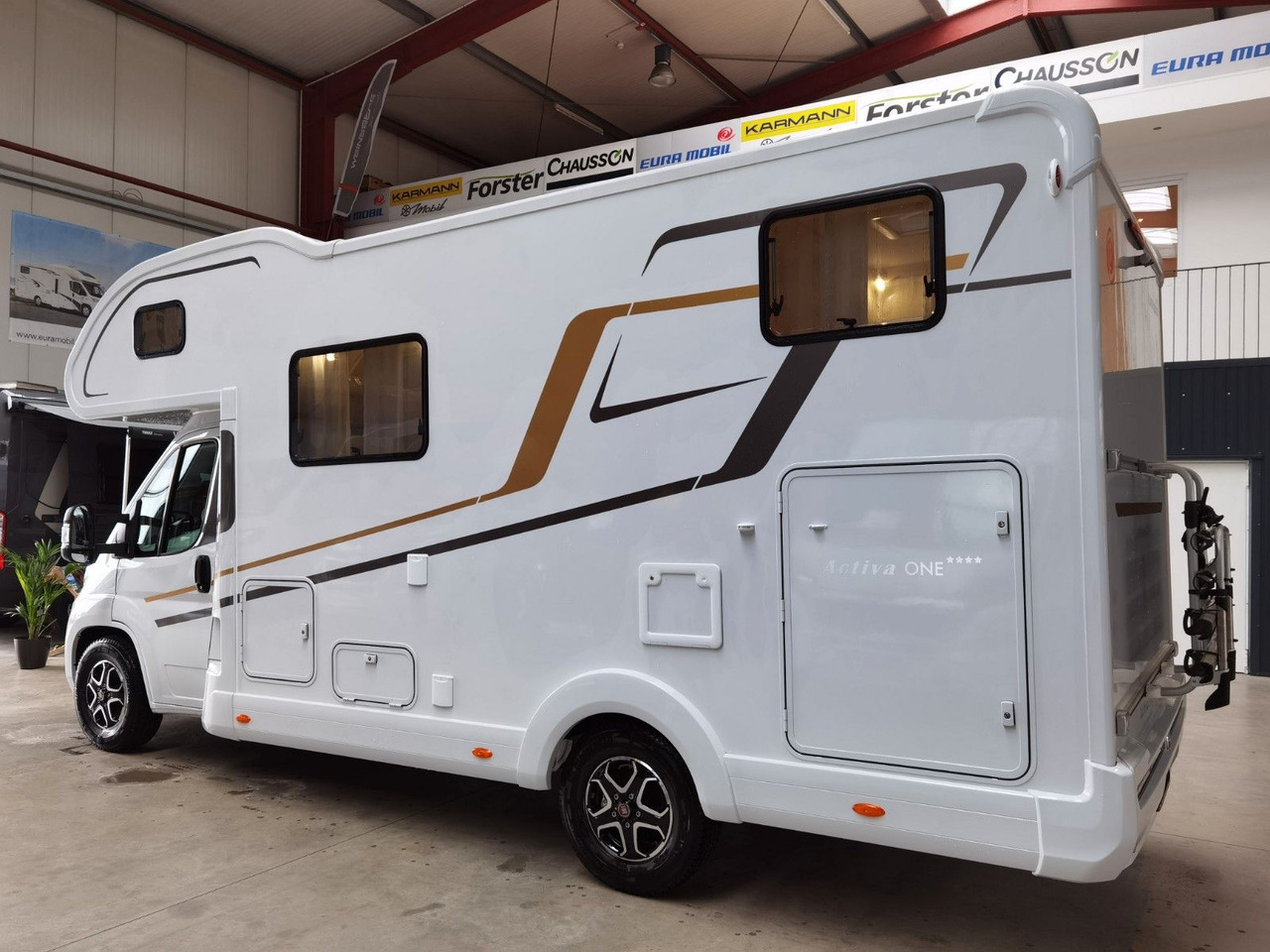 Eura Mobil ACTIVA ONE 690 HB / 180PS-40H MAXI/ PANORAMADACH - Kamper alcove: foto 5 Eura Mobil ACTIVA ONE 690 HB / 180PS-40H MAXI/ PANORAMADACH - Kamper alcove: foto 5