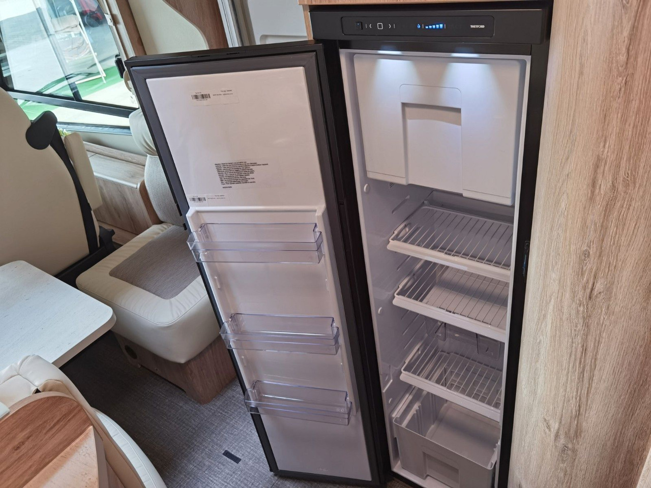 Kamper i integruar Eura Mobil INTEGRA LINE 720 EB /180PS-9G MAXI/ EINZELBETTEN: foto 15 Kamper i integruar Eura Mobil INTEGRA LINE 720 EB /180PS-9G MAXI/ EINZELBETTEN: foto 15