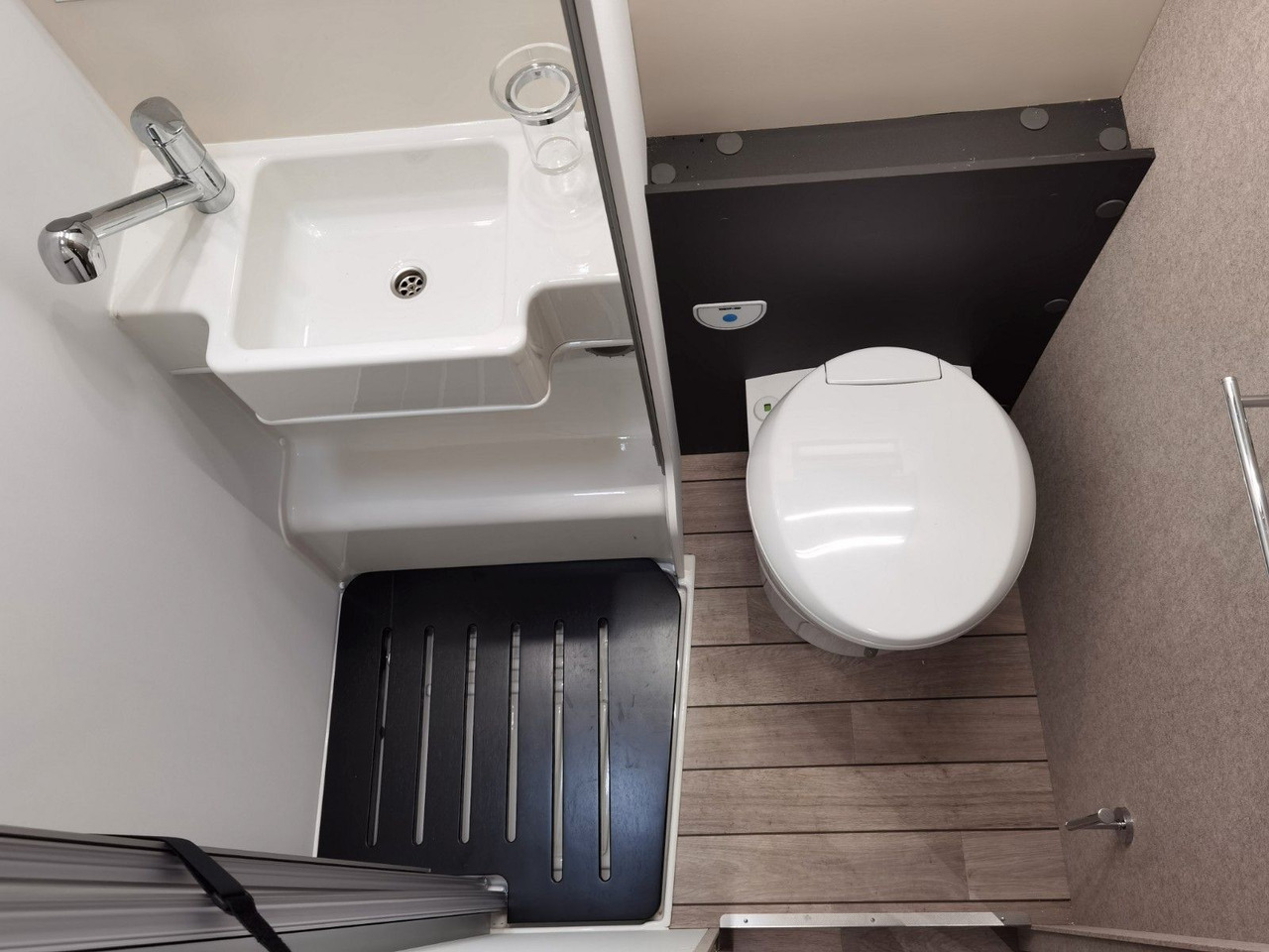 Kamper gjysmë i integruar Forster T 699 EB / 2025 / 140PS/ EINZELBETTEN & HUBBETT: foto 23