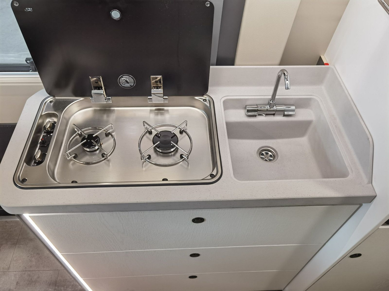 Lizingu i  Karmann DAVIS 590 LIFESTYLE / MODELL 2026 / AUFSTELLDACH Karmann DAVIS 590 LIFESTYLE / MODELL 2026 / AUFSTELLDACH: foto 25