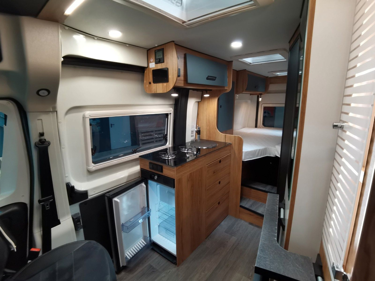 Lizingu i  Karmann DEXTER 600 / -2026-/ EINZELBETTEN  & BAR VERSION Karmann DEXTER 600 / -2026-/ EINZELBETTEN  & BAR VERSION: foto 15