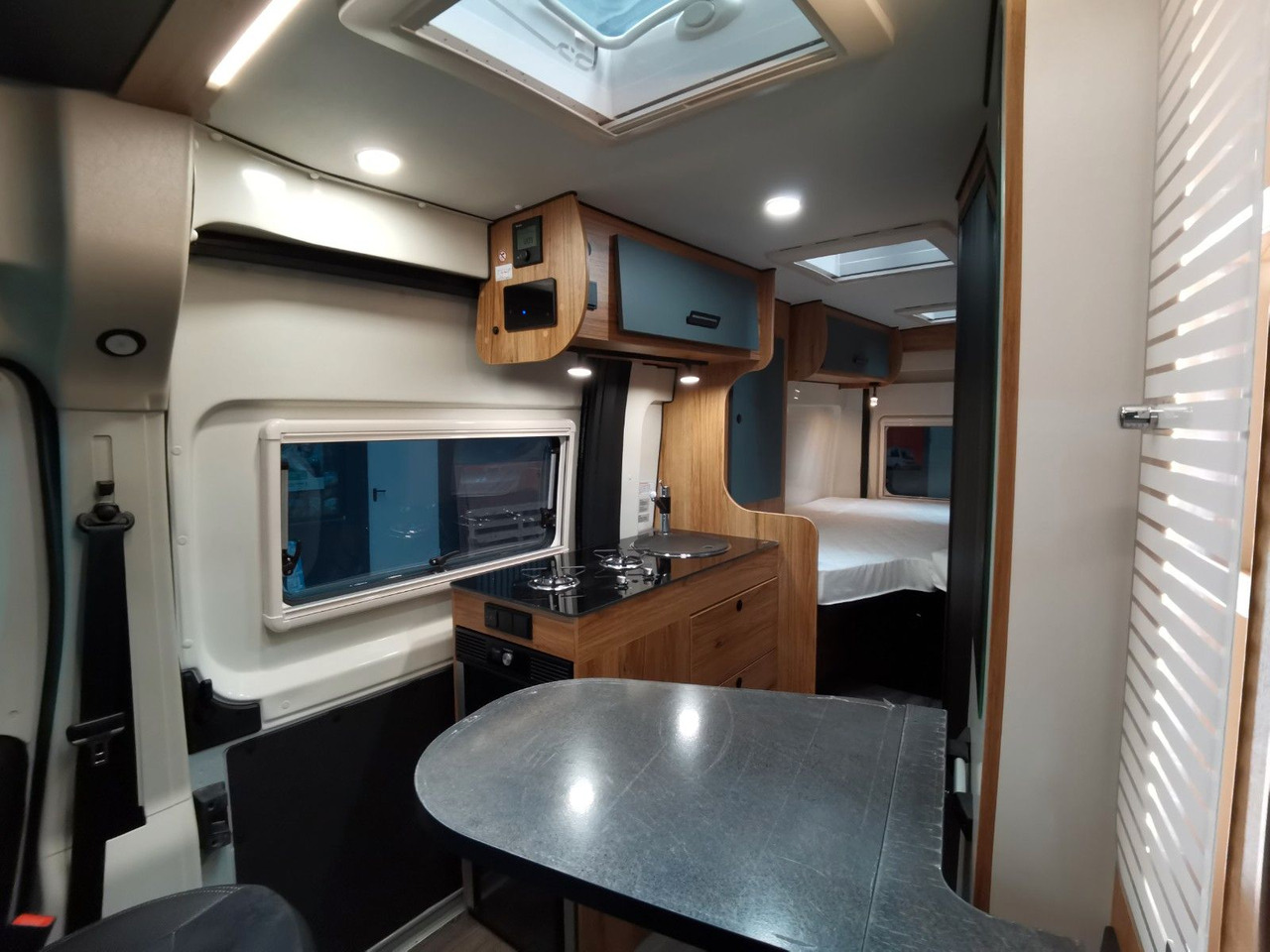 Lizingu i  Karmann DEXTER 600 / -2026-/ EINZELBETTEN  & BAR VERSION Karmann DEXTER 600 / -2026-/ EINZELBETTEN  & BAR VERSION: foto 13