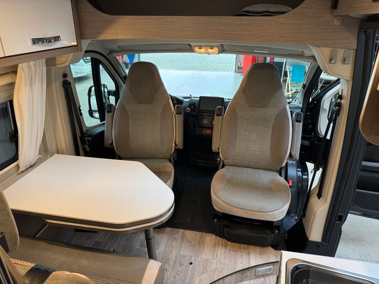 Furgon kampingu Pössl 2WIN R PLUS / 165PS / 1.HAND / AHK / NAVI / ALU.: foto 16