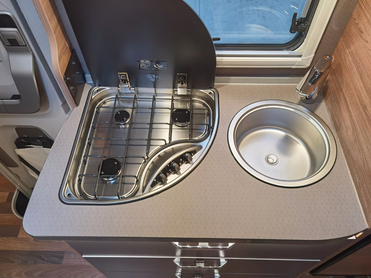 Kamper gjysmë i integruar Weinsberg CARACOMPACT 600 MEG PEPPER / 8G. - AUTOMATIK: foto 16