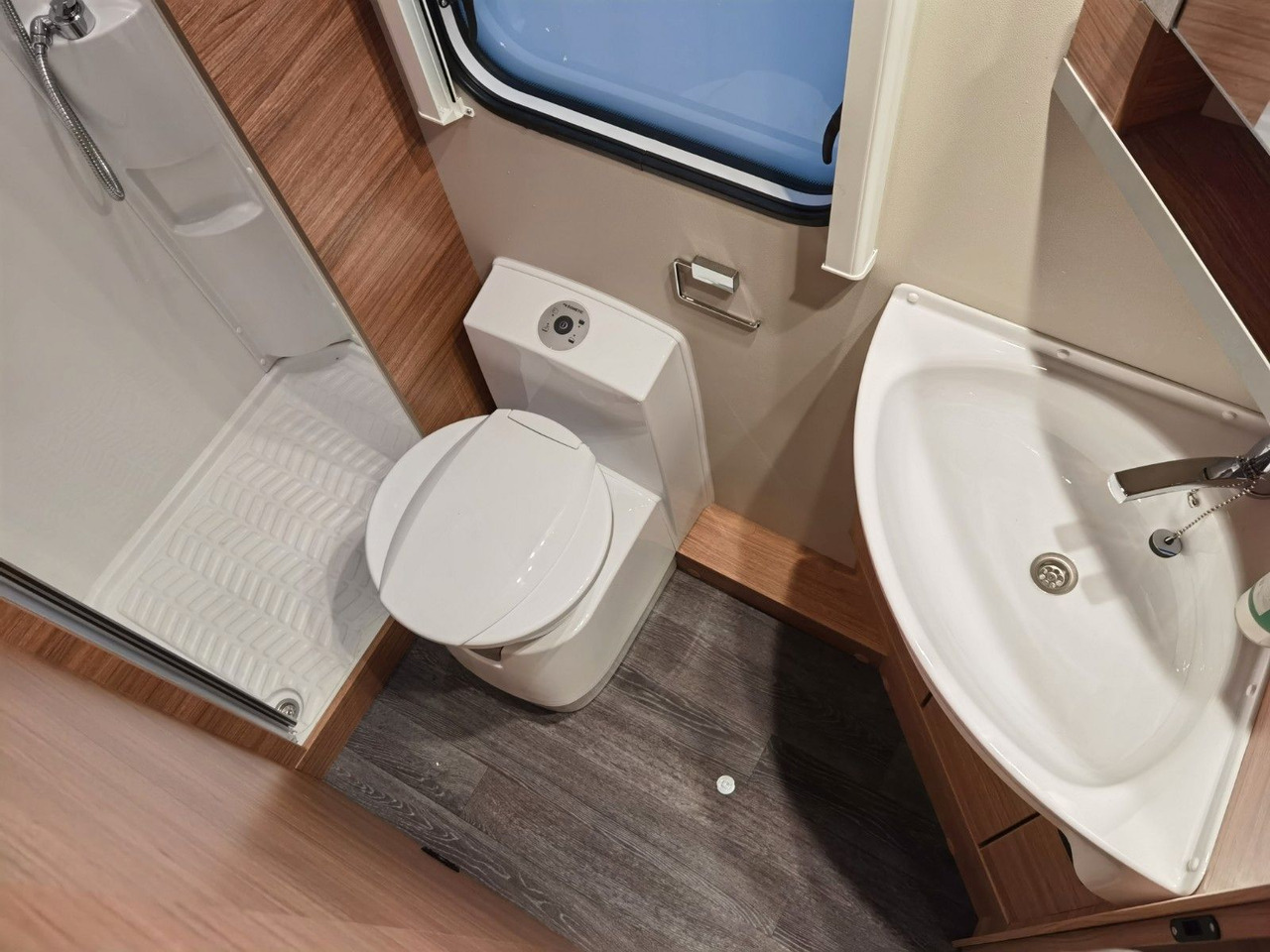 Lizingu i  Weinsberg CARALOFT 650 MF / 155PS / TOP - AUSSTATTUNG Weinsberg CARALOFT 650 MF / 155PS / TOP - AUSSTATTUNG: foto 21