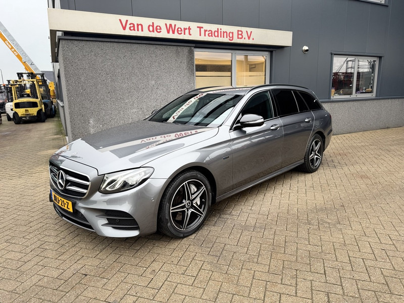 Mercedes-Benz E-Klasse Estate 300 de AMG Line 2020 Led / ACC / Leder - Veturë: foto 1 Mercedes-Benz E-Klasse Estate 300 de AMG Line 2020 Led / ACC / Leder - Veturë: foto 1