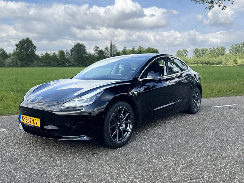 Tesla Model 3 - Veturë: foto 2 Tesla Model 3 - Veturë: foto 2