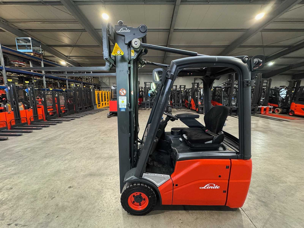 12/2015 SERVICE + UVV 12/2026 LINDE E16C TRIPLEX 522CM ELECTRIC FORKLIFT 7,420 HOURS - Pirun ngritës: foto 1 12/2015 SERVICE + UVV 12/2026 LINDE E16C TRIPLEX 522CM ELECTRIC FORKLIFT 7,420 HOURS - Pirun ngritës: foto 1