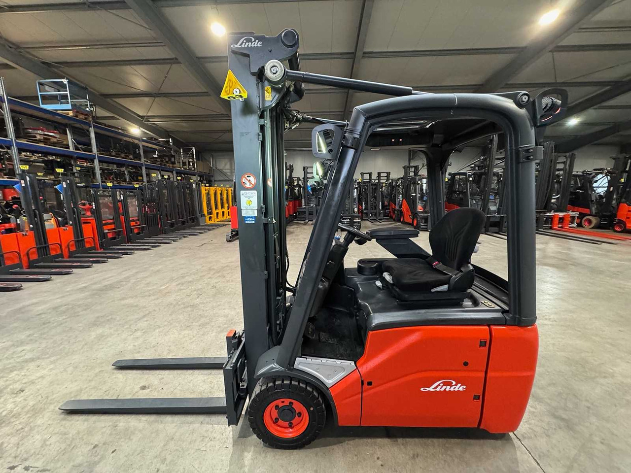 12/2015 SERVICE + UVV 12/2026 LINDE E16C TRIPLEX 522CM ELECTRIC FORKLIFT 7,420 HOURS - Pirun ngritës: foto 2 12/2015 SERVICE + UVV 12/2026 LINDE E16C TRIPLEX 522CM ELECTRIC FORKLIFT 7,420 HOURS - Pirun ngritës: foto 2