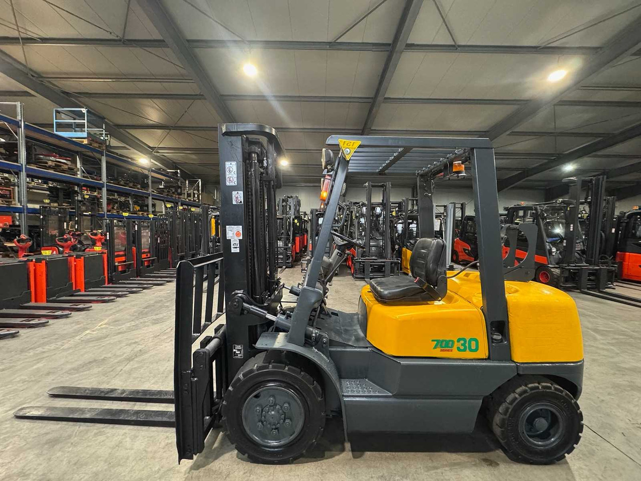 1992 SERVICE IN 415 HOURS TCM FG30N5 3,000KG GAS FORKLIFT FORKLIFT NISSAN ENGINE - Pirun ngritës: foto 1 1992 SERVICE IN 415 HOURS TCM FG30N5 3,000KG GAS FORKLIFT FORKLIFT NISSAN ENGINE - Pirun ngritës: foto 1