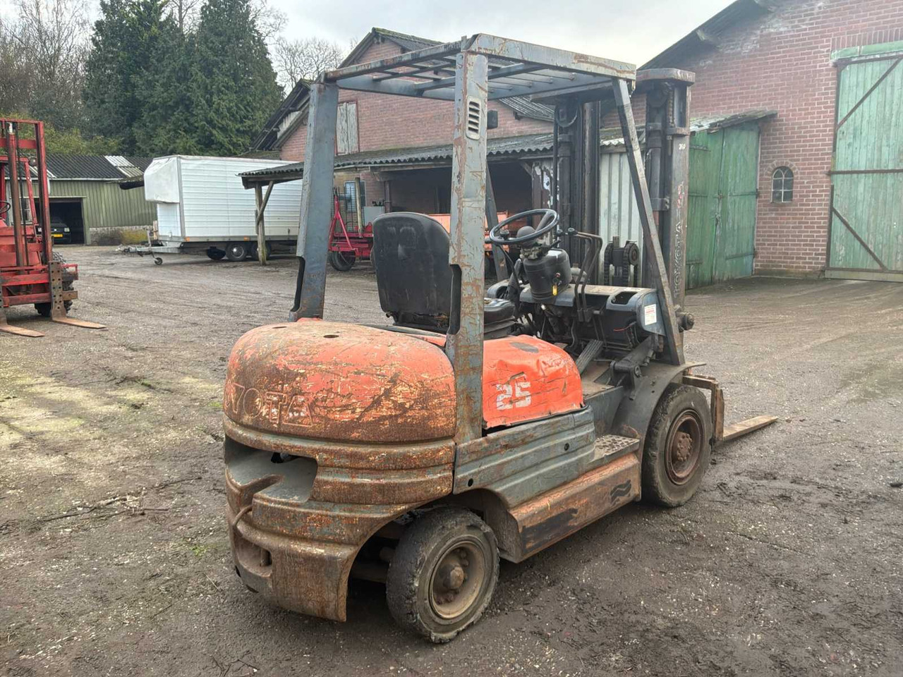 1995 TOYOTA O2 6FDF 25 FORKLIFT - Pirun ngritës: foto 5 1995 TOYOTA O2 6FDF 25 FORKLIFT - Pirun ngritës: foto 5