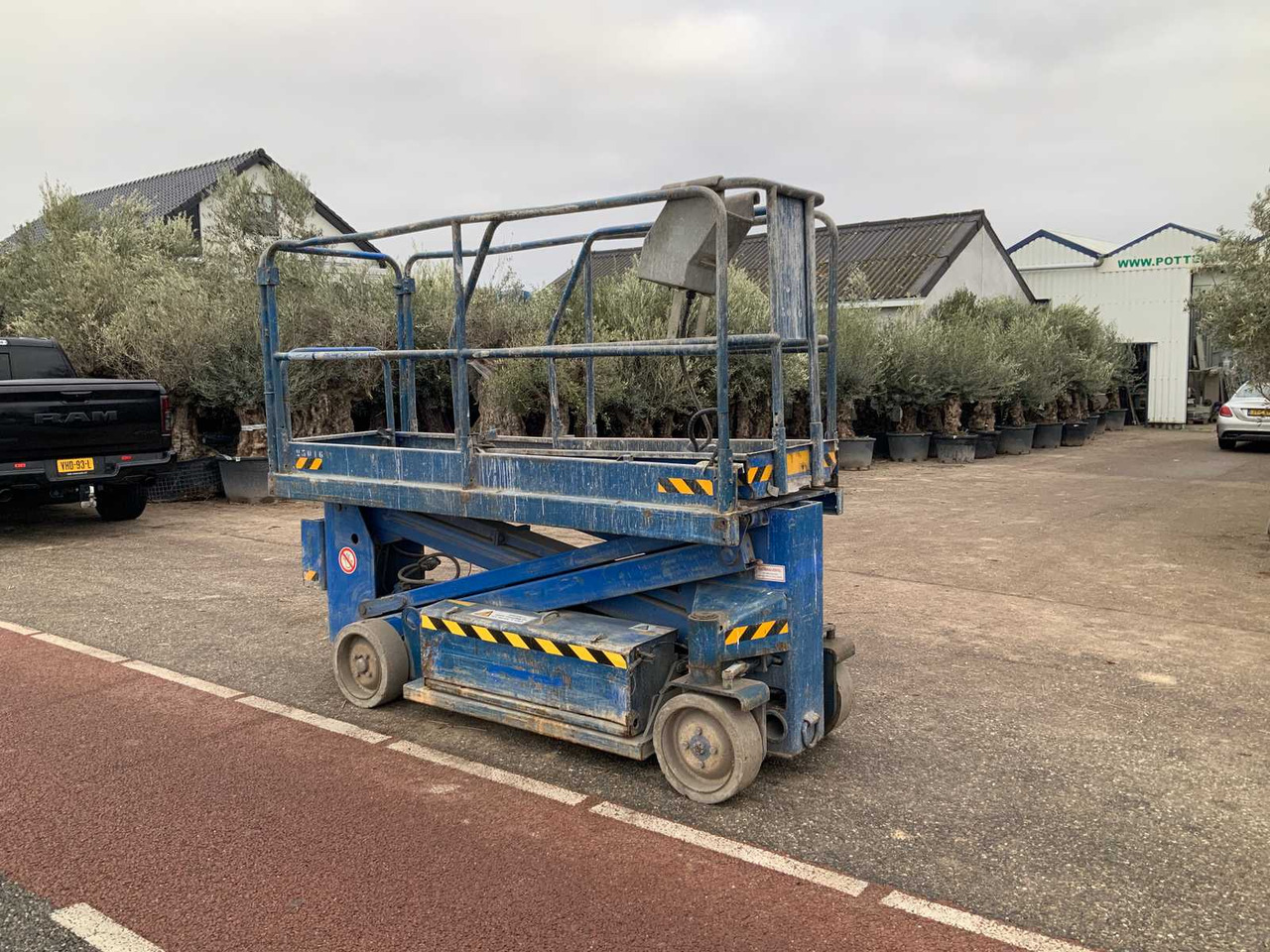 2000 UPRIGHT SL20 AERIAL WORK PLATFORM - Platformë ajrore: foto 4 2000 UPRIGHT SL20 AERIAL WORK PLATFORM - Platformë ajrore: foto 4