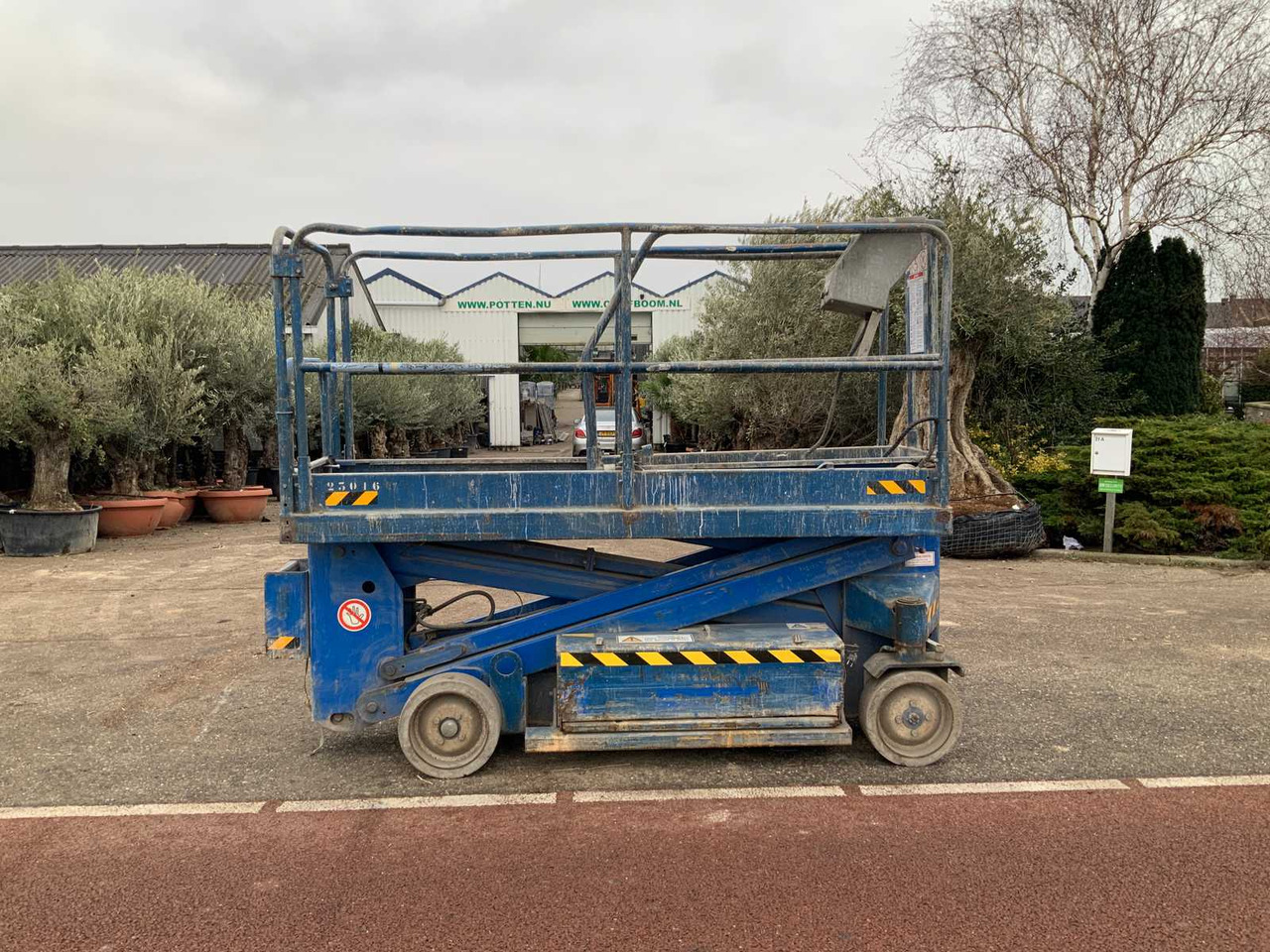 2000 UPRIGHT SL20 AERIAL WORK PLATFORM - Platformë ajrore: foto 5 2000 UPRIGHT SL20 AERIAL WORK PLATFORM - Platformë ajrore: foto 5