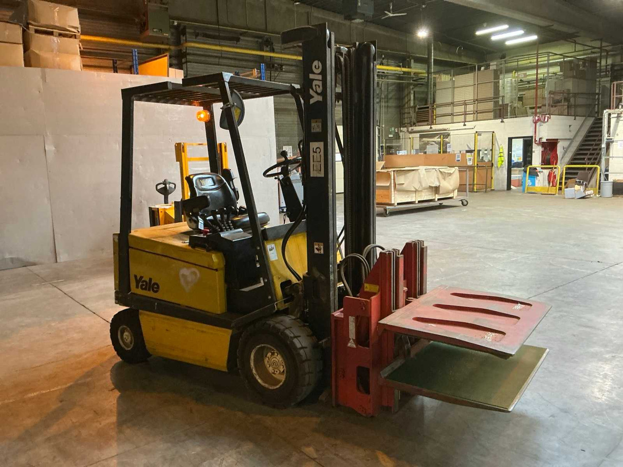 2001 YALE ERP25ALFV2395 FORKLIFT - Pirun ngritës: foto 4 2001 YALE ERP25ALFV2395 FORKLIFT - Pirun ngritës: foto 4