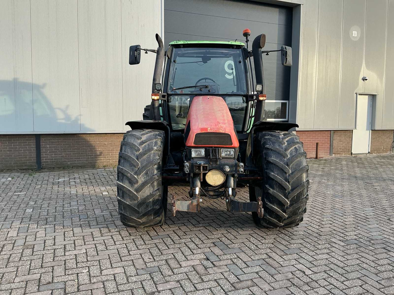 2002 DEUTZ-FAHR AGROTRON 85 FOUR WHEEL DRIVE FARM TRACTOR - Traktor: foto 2 2002 DEUTZ-FAHR AGROTRON 85 FOUR WHEEL DRIVE FARM TRACTOR - Traktor: foto 2