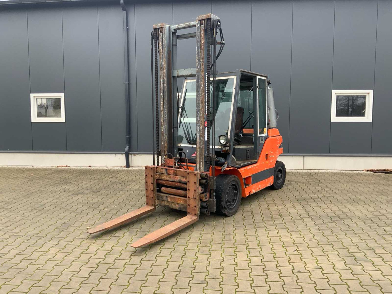 2003 DANTRUCK 8445DG2 FORKLIFT - Pirun ngritës: foto 1 2003 DANTRUCK 8445DG2 FORKLIFT - Pirun ngritës: foto 1