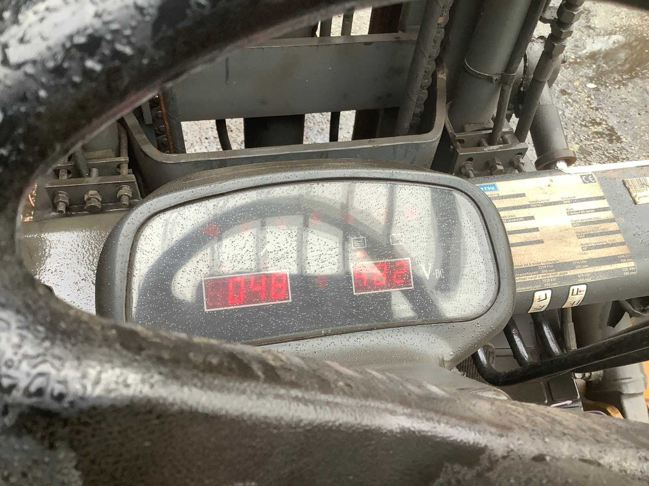 2006 HYTSU CPD25 FORKLIFT - Pirun ngritës: foto 4 2006 HYTSU CPD25 FORKLIFT - Pirun ngritës: foto 4