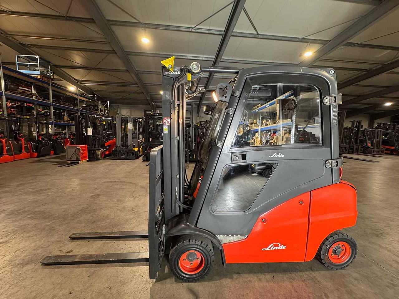 2008 SERVICE + UVV 10/2026 LINDE H20T 2,000KG TRIPLEX GAS FORKLIFT FORKLIFT 11,735 HOURS - Pirun ngritës: foto 1 2008 SERVICE + UVV 10/2026 LINDE H20T 2,000KG TRIPLEX GAS FORKLIFT FORKLIFT 11,735 HOURS - Pirun ngritës: foto 1
