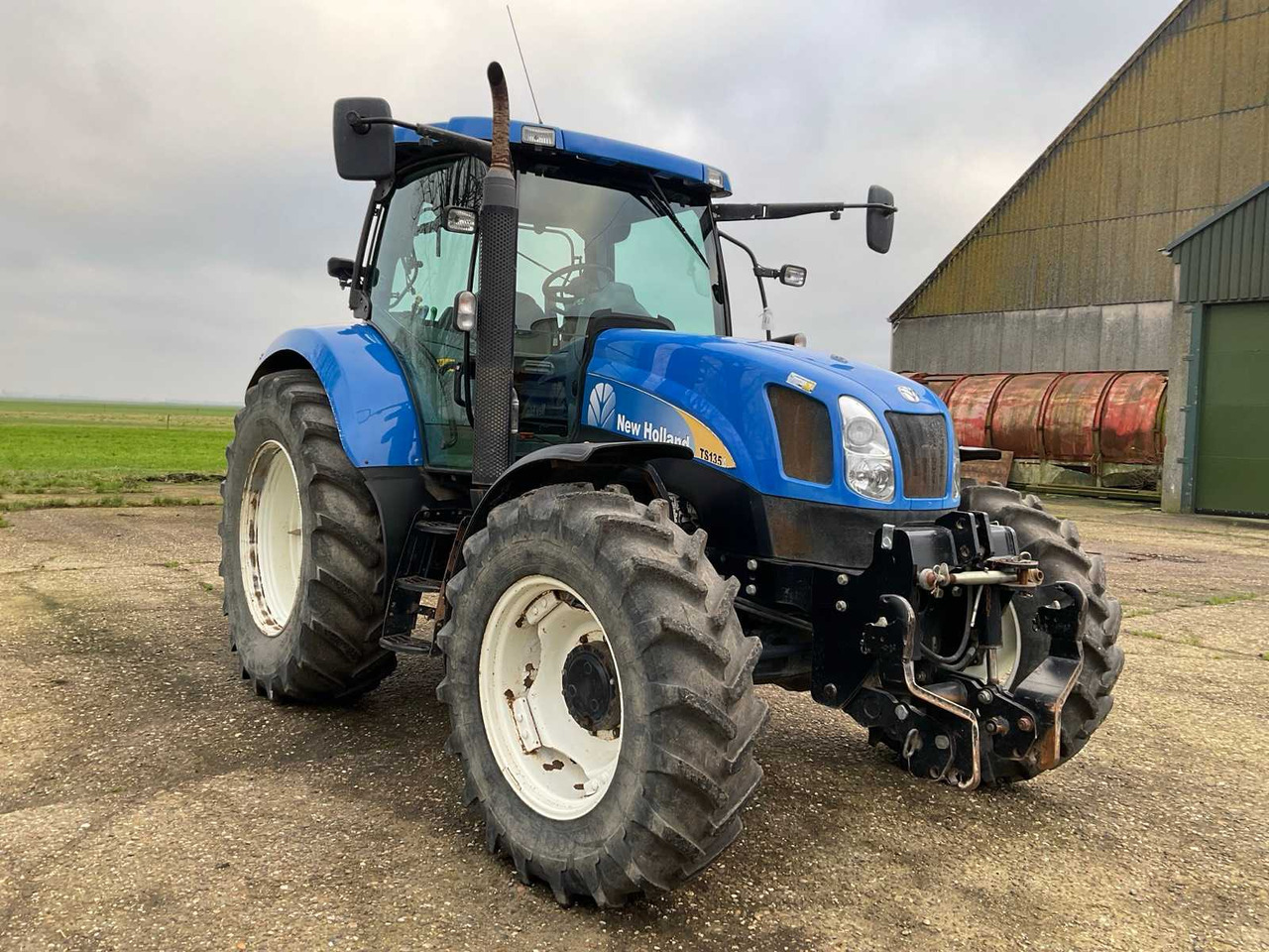 2009 NEW HOLLAND TS135A FOUR WHEEL DRIVE FARM TRACTOR - Traktor: foto 4 2009 NEW HOLLAND TS135A FOUR WHEEL DRIVE FARM TRACTOR - Traktor: foto 4