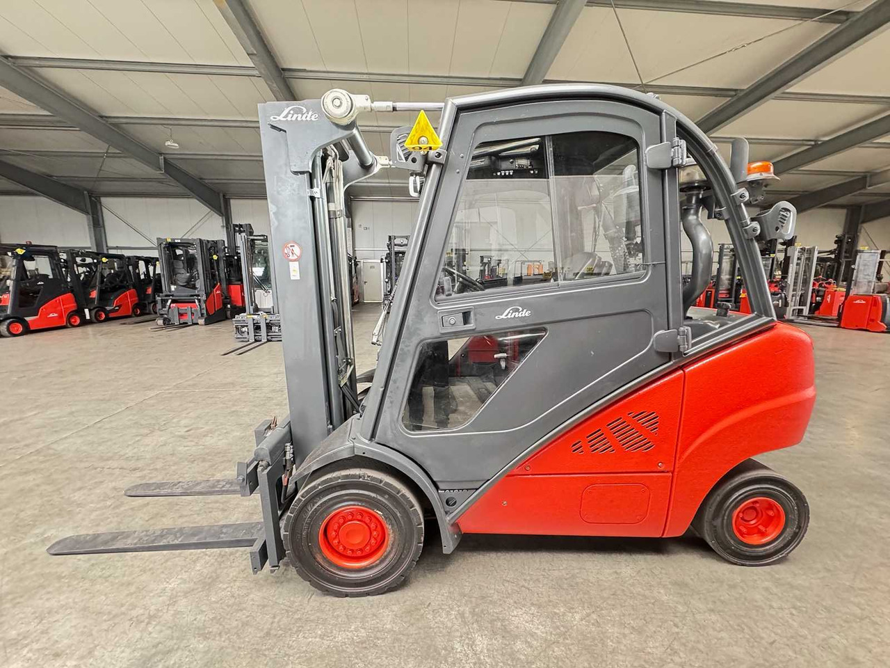 2010 S+UVV 06/26 LINDE H30D 3.+4.VALVE TRIPLEX 466CM DIESEL FORKLIFT 12.073 HOURS - Pirun ngritës: foto 1 2010 S+UVV 06/26 LINDE H30D 3.+4.VALVE TRIPLEX 466CM DIESEL FORKLIFT 12.073 HOURS - Pirun ngritës: foto 1