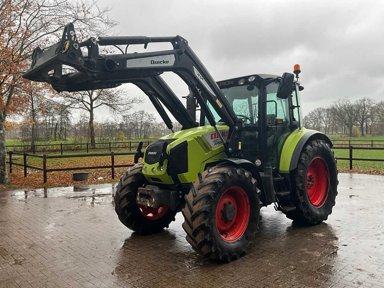 2011 CLAAS ARION 420 FOUR-WHEEL DRIVE FARM TRACTOR WITH FRONT LOADER - Traktor: foto 2 2011 CLAAS ARION 420 FOUR-WHEEL DRIVE FARM TRACTOR WITH FRONT LOADER - Traktor: foto 2