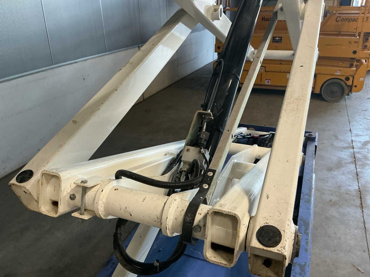 Platformë ajrore 2011 HAULOTTE COMPACT 8 AERIAL PLATFORM: foto 15 Platformë ajrore 2011 HAULOTTE COMPACT 8 AERIAL PLATFORM: foto 15