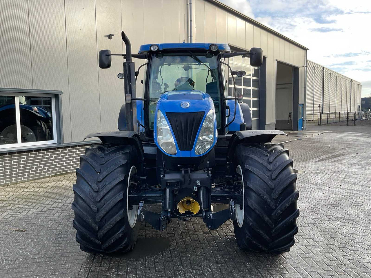 2011 NEW HOLLAND T7030 AUTOCOMMAND FOUR WHEEL DRIVE FARM TRACTOR - Traktor: foto 3 2011 NEW HOLLAND T7030 AUTOCOMMAND FOUR WHEEL DRIVE FARM TRACTOR - Traktor: foto 3