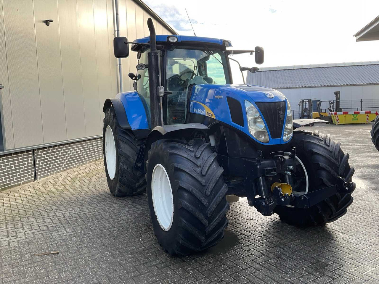 2011 NEW HOLLAND T7030 AUTOCOMMAND FOUR WHEEL DRIVE FARM TRACTOR - Traktor: foto 4 2011 NEW HOLLAND T7030 AUTOCOMMAND FOUR WHEEL DRIVE FARM TRACTOR - Traktor: foto 4