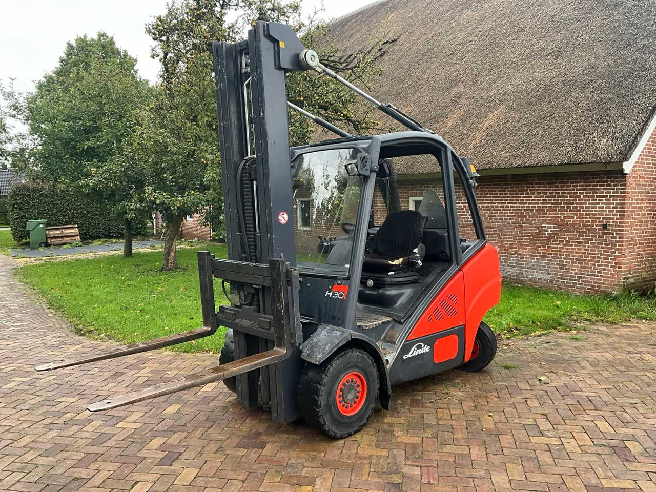 2012 - LINDE - HD30 - 3 TON - DIESEL - FORKLIFT TRUCK - Pirun ngritës: foto 1 2012 - LINDE - HD30 - 3 TON - DIESEL - FORKLIFT TRUCK - Pirun ngritës: foto 1