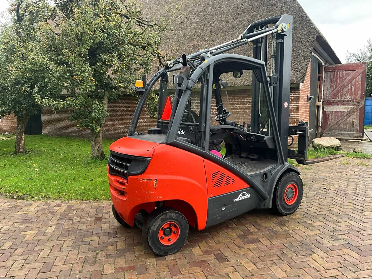 2012 - LINDE - HD30 - 3 TON - DIESEL - FORKLIFT TRUCK - Pirun ngritës: foto 4 2012 - LINDE - HD30 - 3 TON - DIESEL - FORKLIFT TRUCK - Pirun ngritës: foto 4