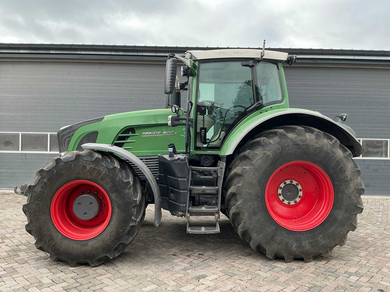 2013 FENDT 936 VARIO ALL-WHEEL DRIVE FARM TRACTOR - Traktor: foto 2 2013 FENDT 936 VARIO ALL-WHEEL DRIVE FARM TRACTOR - Traktor: foto 2