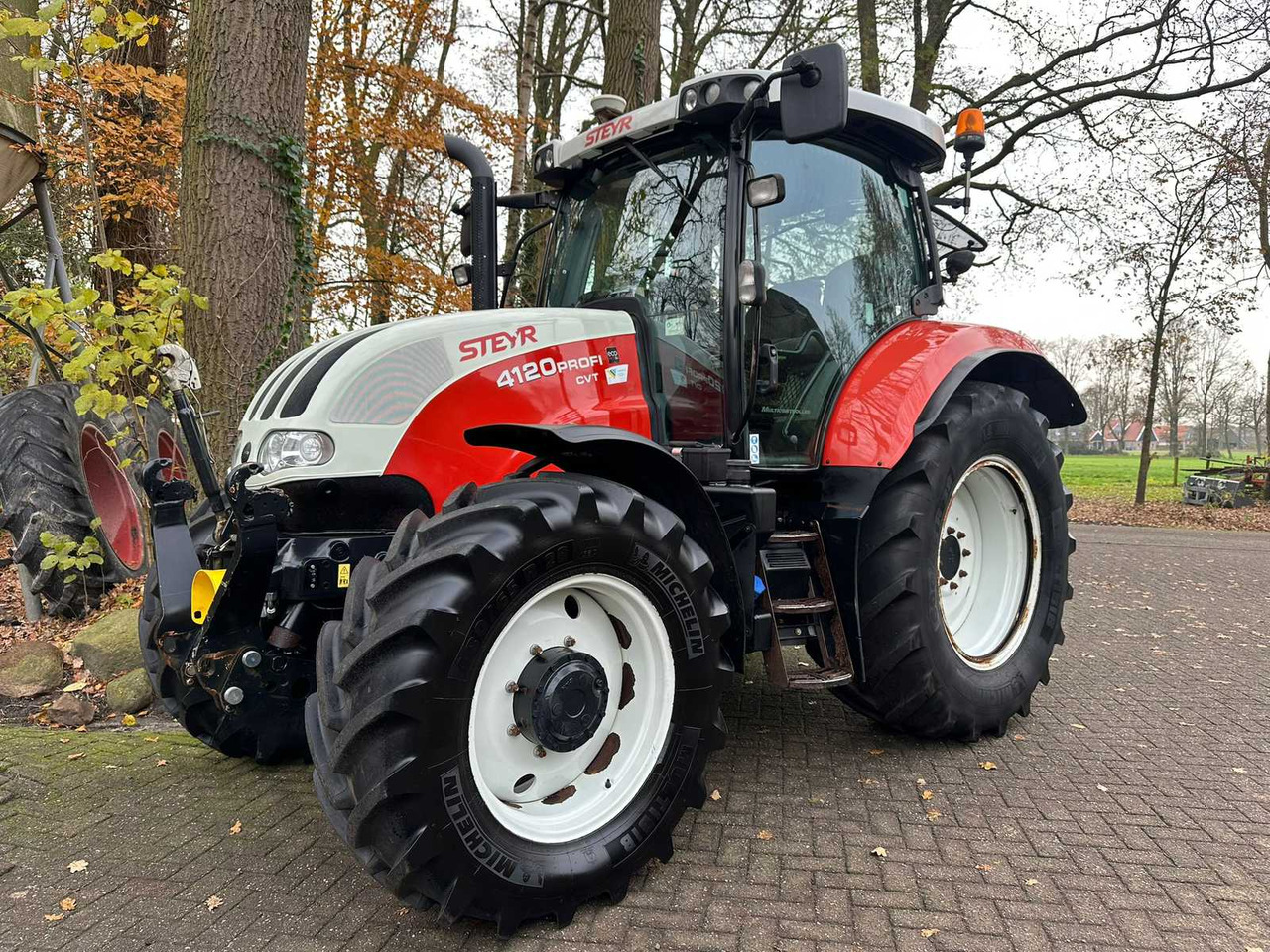 2014 STEYR 4120 PROFI CVT ALL-WHEEL DRIVE FARM TRACTOR - Traktor: foto 1 2014 STEYR 4120 PROFI CVT ALL-WHEEL DRIVE FARM TRACTOR - Traktor: foto 1