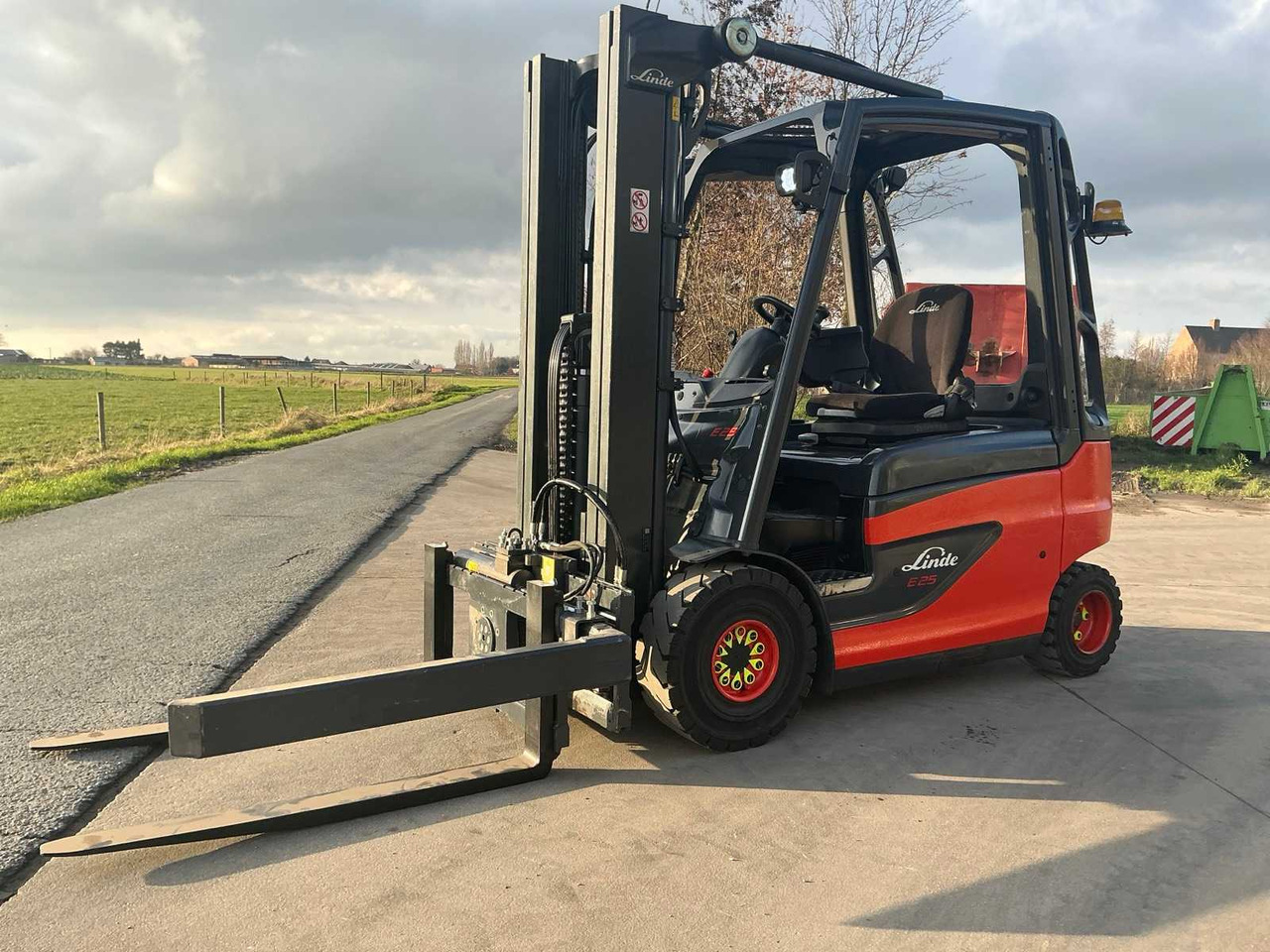 2015 LINDE E25-01 FORKLIFT - Pirun ngritës: foto 2 2015 LINDE E25-01 FORKLIFT - Pirun ngritës: foto 2