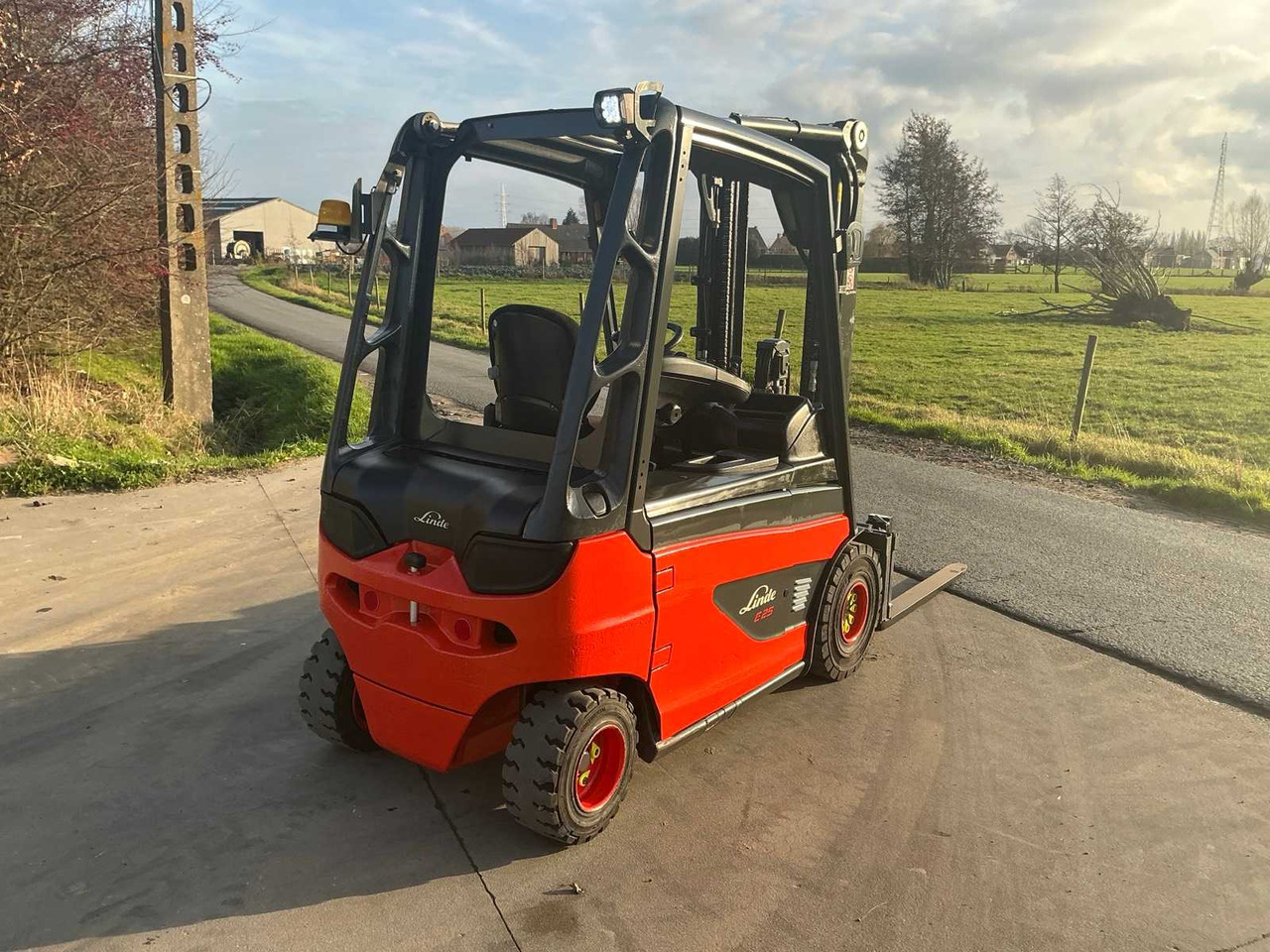 2015 LINDE E25-01 FORKLIFT - Pirun ngritës: foto 3 2015 LINDE E25-01 FORKLIFT - Pirun ngritës: foto 3