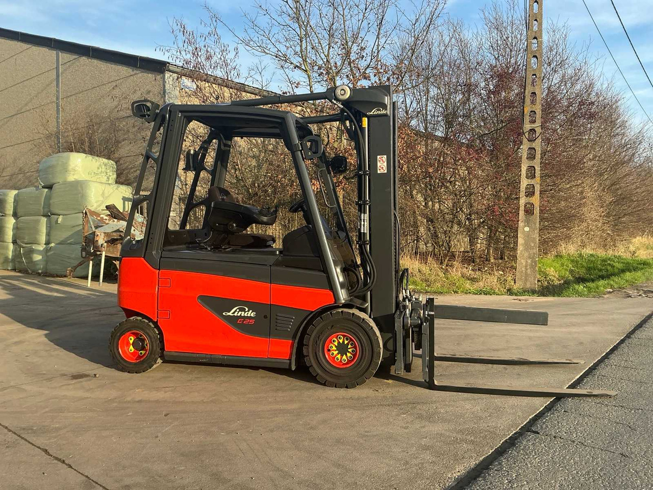 2015 LINDE E25-01 FORKLIFT - Pirun ngritës: foto 1 2015 LINDE E25-01 FORKLIFT - Pirun ngritës: foto 1