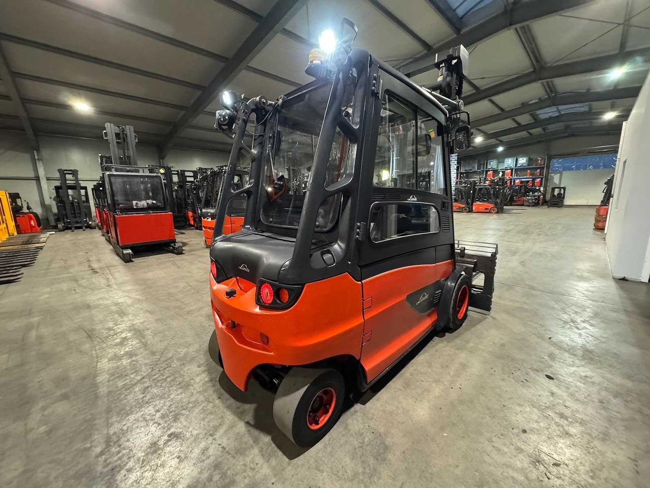 2015 SERVICE + UVV 12/2026 LINDE E50HL 5.000KG 3.+4. VALVE 216CM FORK ADJUSTER ELECTRIC FORKLIFT 12.028 HOURS - Pirun ngritës: foto 4 2015 SERVICE + UVV 12/2026 LINDE E50HL 5.000KG 3.+4. VALVE 216CM FORK ADJUSTER ELECTRIC FORKLIFT 12.028 HOURS - Pirun ngritës: foto 4