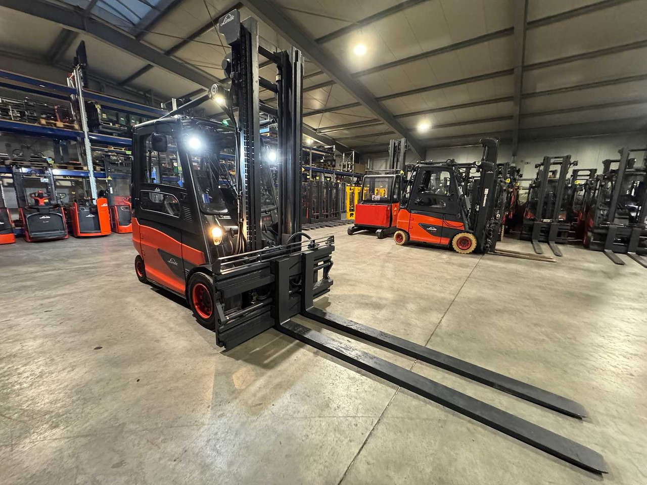 2015 SERVICE + UVV 12/2026 LINDE E50HL 5.000KG 3.+4. VALVE 216CM FORK ADJUSTER ELECTRIC FORKLIFT 12.028 HOURS - Pirun ngritës: foto 2 2015 SERVICE + UVV 12/2026 LINDE E50HL 5.000KG 3.+4. VALVE 216CM FORK ADJUSTER ELECTRIC FORKLIFT 12.028 HOURS - Pirun ngritës: foto 2