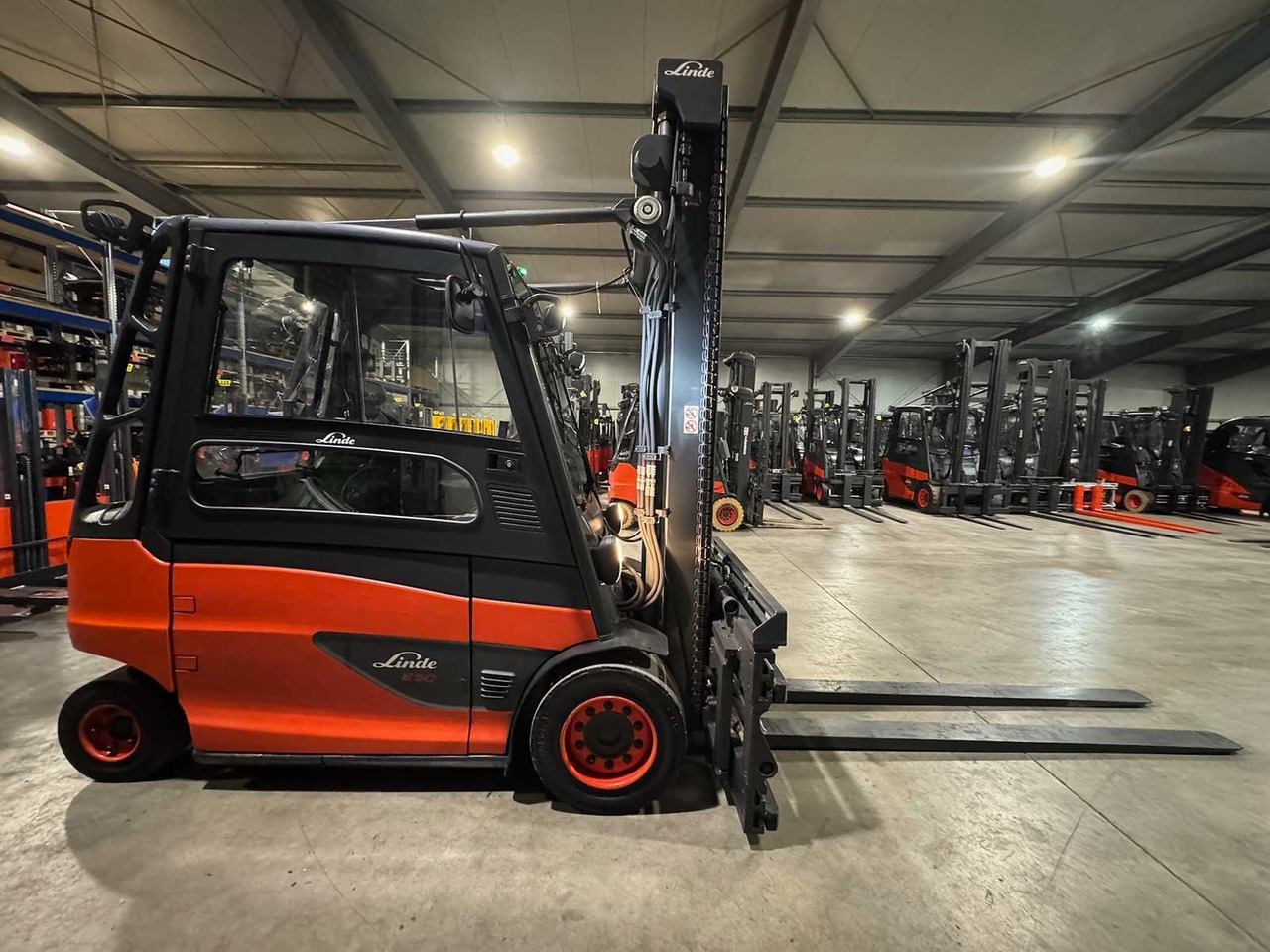 2015 SERVICE + UVV 12/2026 LINDE E50HL 5.000KG 3.+4. VALVE 216CM FORK ADJUSTER ELECTRIC FORKLIFT 12.028 HOURS - Pirun ngritës: foto 3 2015 SERVICE + UVV 12/2026 LINDE E50HL 5.000KG 3.+4. VALVE 216CM FORK ADJUSTER ELECTRIC FORKLIFT 12.028 HOURS - Pirun ngritës: foto 3