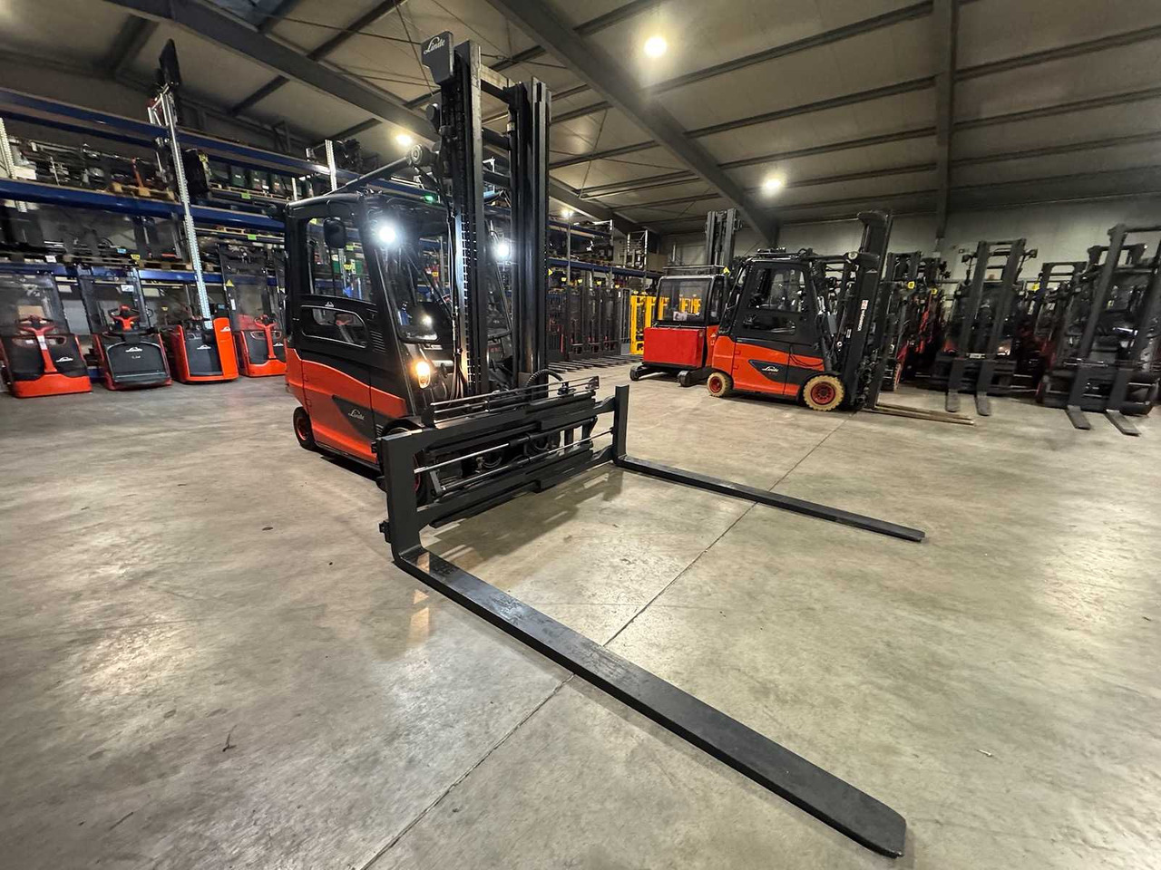 2015 SERVICE + UVV 12/2026 LINDE E50HL 5.000KG 3.+4. VALVE 216CM FORK ADJUSTER ELECTRIC FORKLIFT 12.028 HOURS - Pirun ngritës: foto 1 2015 SERVICE + UVV 12/2026 LINDE E50HL 5.000KG 3.+4. VALVE 216CM FORK ADJUSTER ELECTRIC FORKLIFT 12.028 HOURS - Pirun ngritës: foto 1
